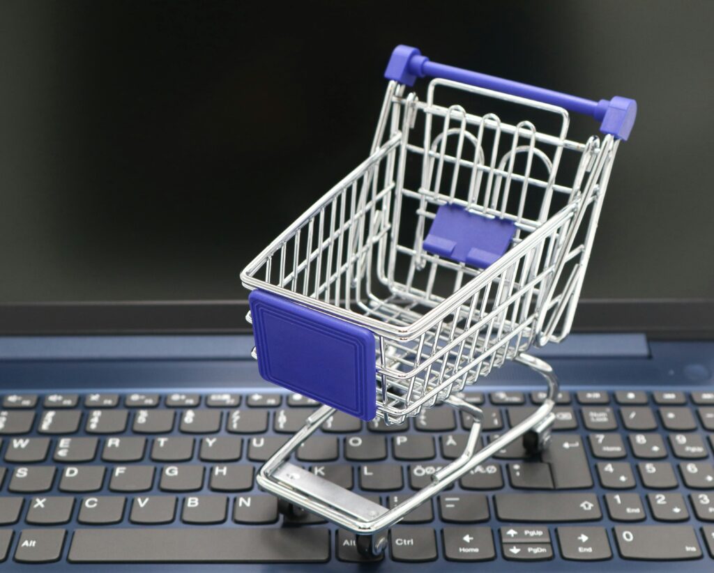 Dažai internetu: dažniausios klaidos perkant ir kaip jų išvengti